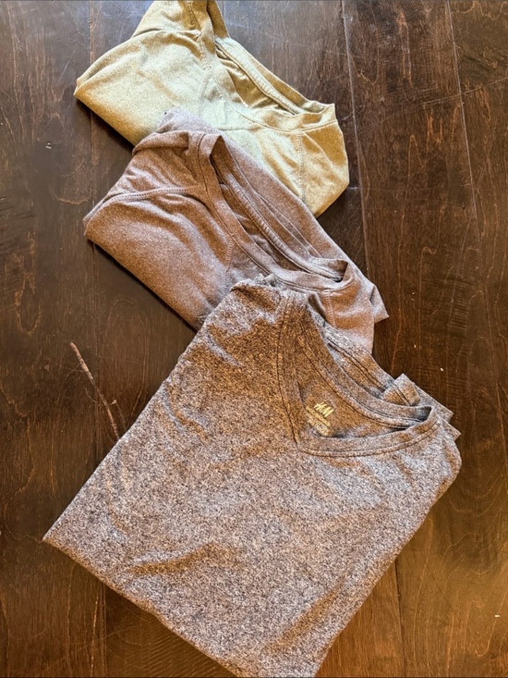 Boys Lot T-shirts H and M & 32 degrees siz10-12 Heather Gray, Green soft t’s
